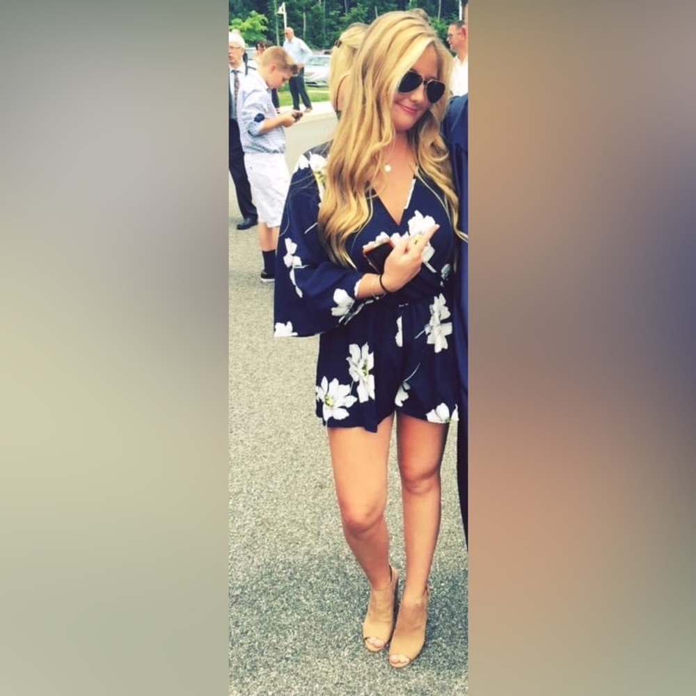 Lulu’s Blue and White Floral Romper Sz. M
